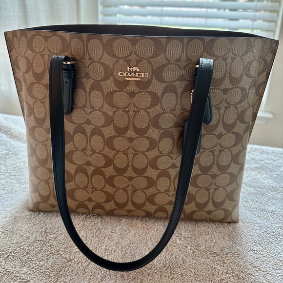 Coach Handbags - Coach Mollie Tote Bag